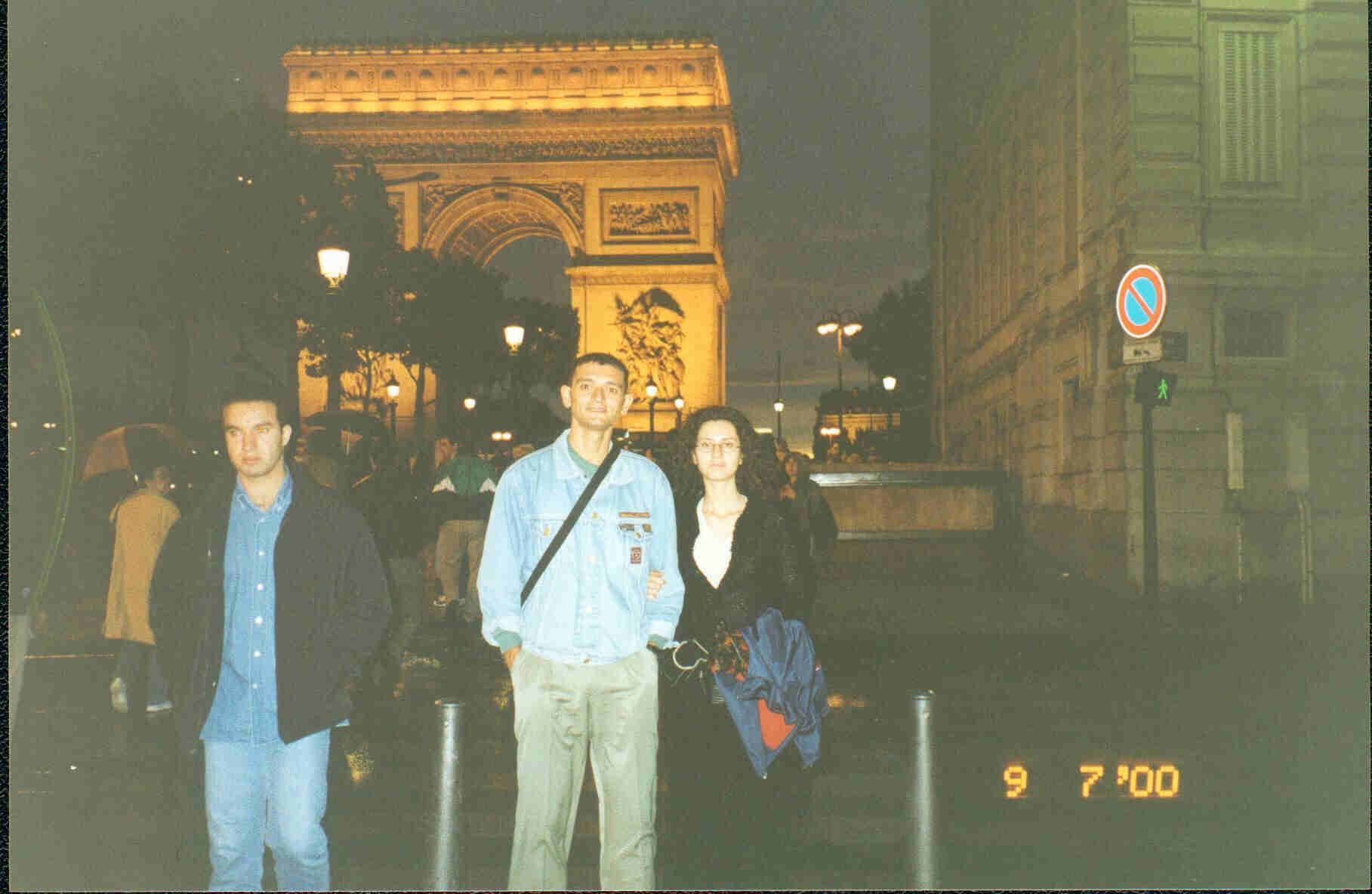 L'arc de triomphe, Paris; Actual size=240 pixels wide